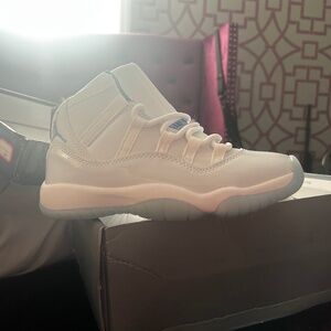 Jordan 11 legend blue
